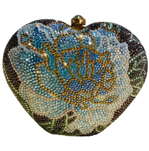 Clutch berbentuk bunga dengan kristal dan manik-manik